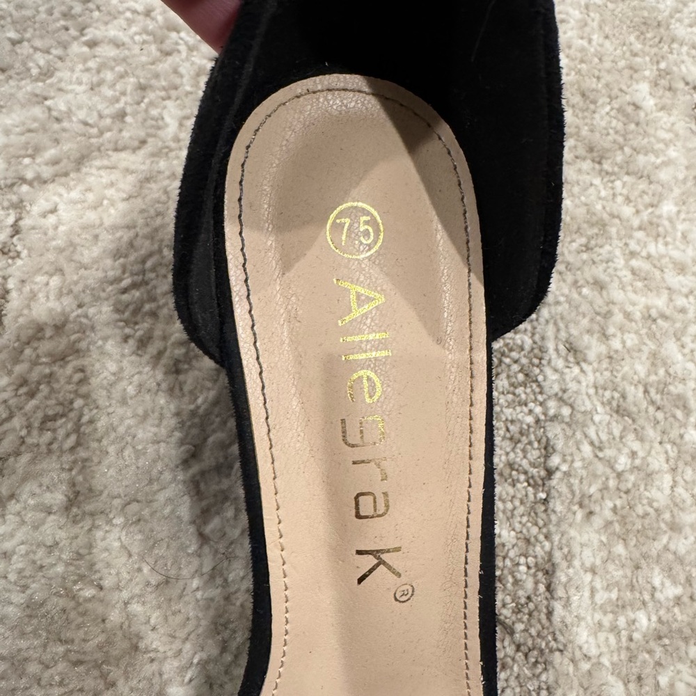 Black Heels - Picture 2 of 5